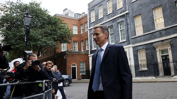 Hunt desecha el plan económico de Truss para salvar credibilidad del Reino Unido Hunt desecha el plan económico de Truss para salvar credibilidad del Reino Unido