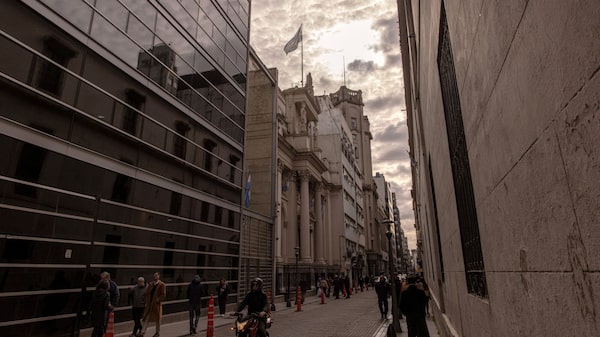 S&P mejora calificación de Argentina y destaca acceso a liquidez S&P mejora calificación de Argentina y destaca acceso a liquidez