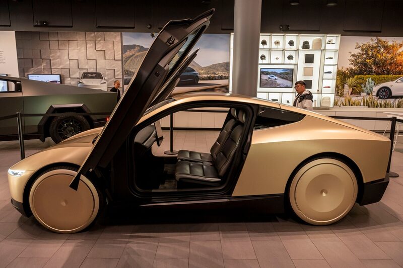 Musk añadió que Tesla también pretende entregar de forma autónoma un vehículo desde la fábrica hasta la casa de un cliente más tarde, el 28 de junio. Musk añadió que Tesla también pretende entregar de forma autónoma un vehículo desde la fábrica hasta la casa de un cliente más tarde, el 28 de junio.