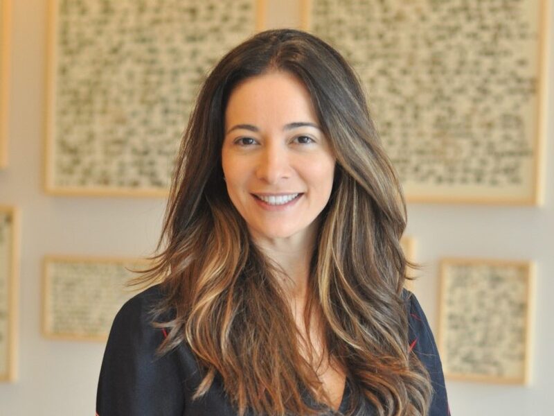 Antes do Credit Suisse, Camila trabalhou para o Banco Safra no Brasil, para o HSBC em Londres e o BNP Paribas no Brasil Antes do Credit Suisse, Camila trabalhou para o Banco Safra no Brasil, para o HSBC em Londres e o BNP Paribas no Brasil