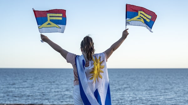 No Uruguai, população rejeita reforma de pensões e leva eleição ao segundo turno No Uruguai, população rejeita reforma de pensões e leva eleição ao segundo turno