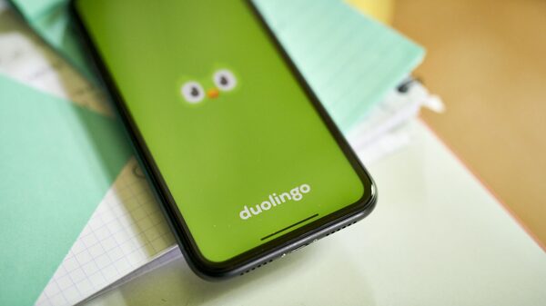 App de idiomas Duolingo amplia uso de IA e dispensa 10% da equipe terceirizada App de idiomas Duolingo amplia uso de IA e dispensa 10% da equipe terceirizada