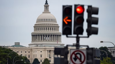 Cierre del gobierno de EE.UU. hace caer al dólar por cuarto día consecutivo Cierre del gobierno de EE.UU. hace caer al dólar por cuarto día consecutivo