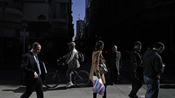 Deuda de El Salvador es igual o más riesgosa que la de Argentina según el EMBI Deuda de El Salvador es igual o más riesgosa que la de Argentina según el EMBI