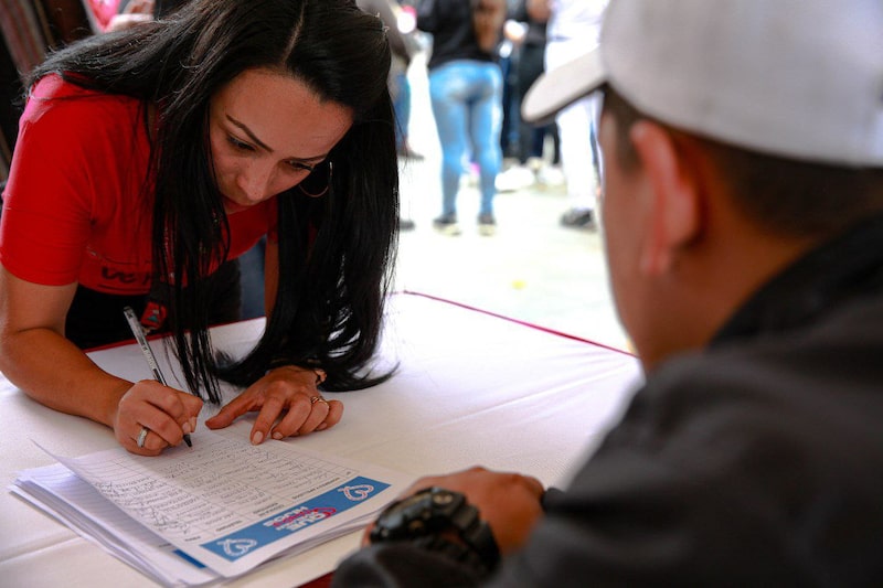 Personal del Gobierno de Venezuela asiste a la ciudadanía en una actividad el 19 de marzo de 2025. Personal del Gobierno de Venezuela asiste a la ciudadanía en una actividad el 19 de marzo de 2025.