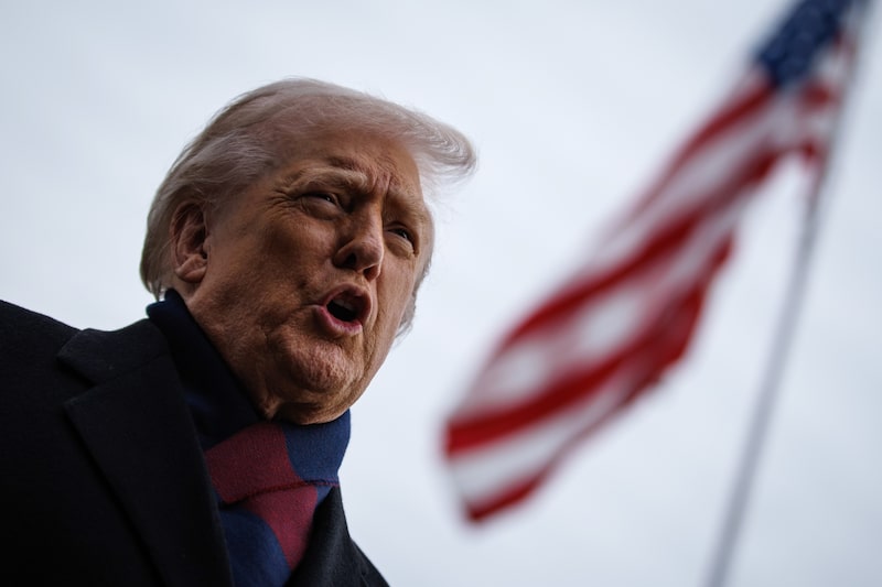 Un comunicado del Mando Central de EE. UU. dijo que el grupo fue emboscado por un pistolero solitario al que identificaron como militante del Estado Islámico. Un comunicado del Mando Central de EE. UU. dijo que el grupo fue emboscado por un pistolero solitario al que identificaron como militante del Estado Islámico.