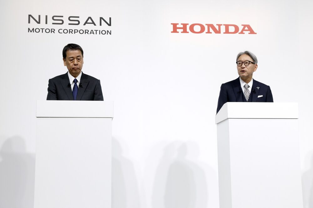 Makoto Uchida, CEO da Nissan, e Toshihiro Mibe, CEO da Honda, em evento em janeiro para falar das negociações conjuntas (Foto: Kiyoshi Ota/Bloomberg) Makoto Uchida, CEO da Nissan, e Toshihiro Mibe, CEO da Honda, em evento em janeiro para falar das negociações conjuntas (Foto: Kiyoshi Ota/Bloomberg)