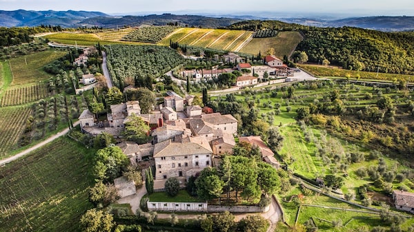 Vinícola italiana se inspira na Ferrari e usa escassez para produzir rótulos de luxo Vinícola italiana se inspira na Ferrari e usa escassez para produzir rótulos de luxo