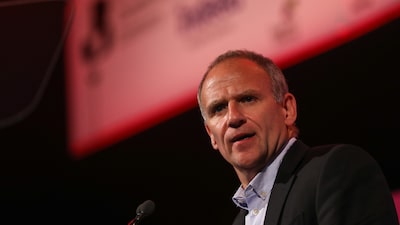 CEO de Diageo, Dave Lewis, revela plan para reducir el número de directivos CEO de Diageo, Dave Lewis, revela plan para reducir el número de directivos