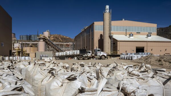 Trump evalúa usar poderes de la Guerra Fría para financiar proyectos de tierras raras Trump evalúa usar poderes de la Guerra Fría para financiar proyectos de tierras raras