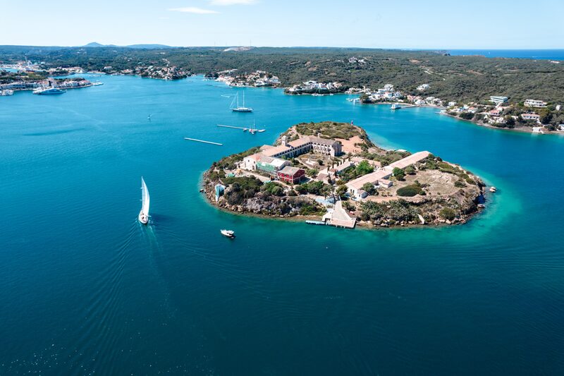 La tranquila Menorca se ha convertido de repente en la isla del verano La tranquila Menorca se ha convertido de repente en la isla del verano