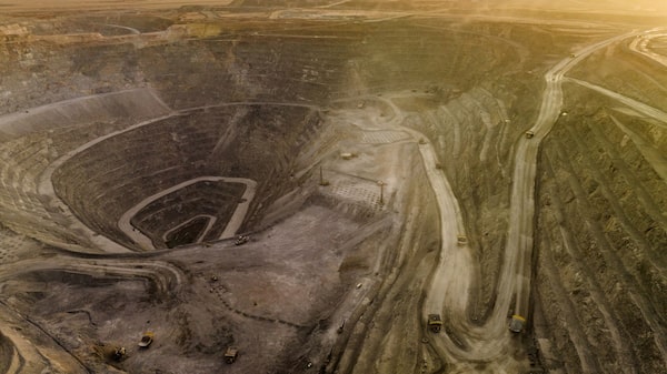 Rio Tinto e Glencore discutem negócio que pode criar gigante de US$ 158 bilhões Rio Tinto e Glencore discutem negócio que pode criar gigante de US$ 158 bilhões