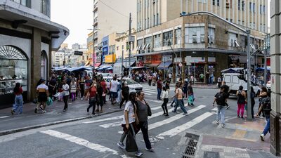 Ventas minoristas de Brasil caen por tercer mes y apuntan a enfriamiento económico Ventas minoristas de Brasil caen por tercer mes y apuntan a enfriamiento económico