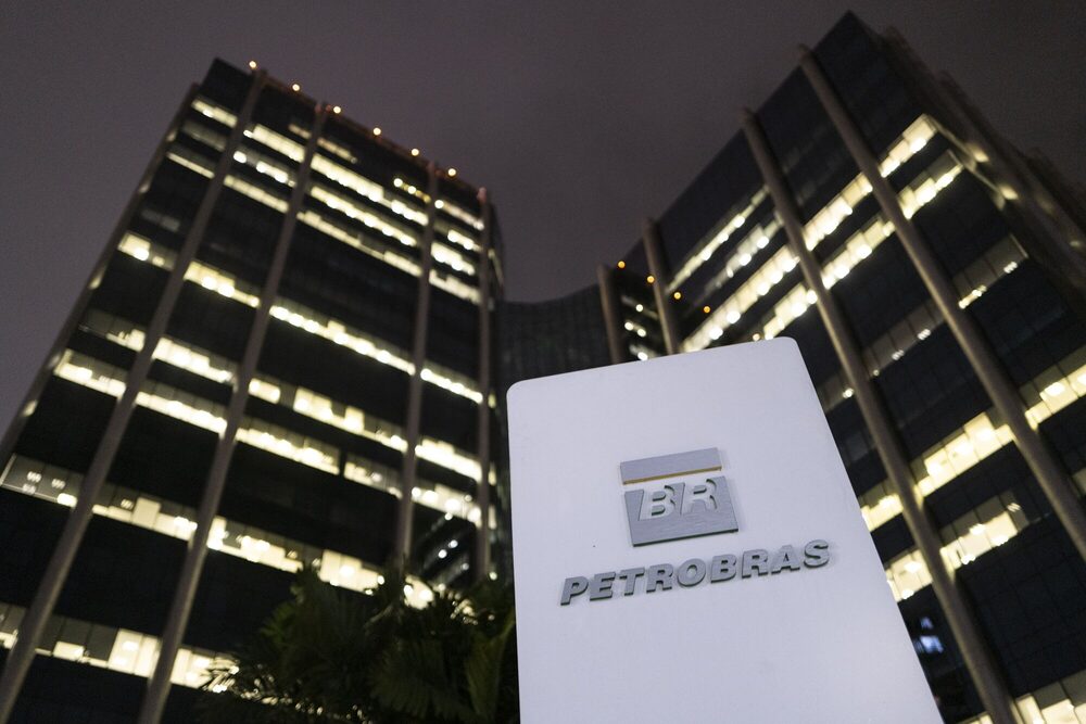 Petrobras cae más de 10% en el año, presionada por dudas sobre su política de dividendos. Petrobras cae más de 10% en el año, presionada por dudas sobre su política de dividendos.
