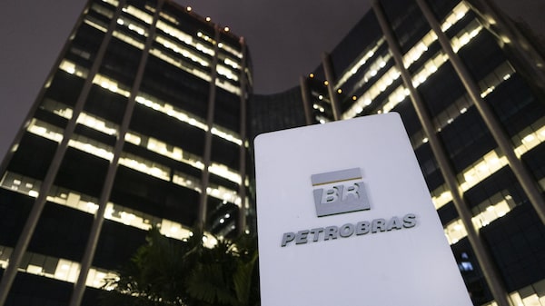 Petrobras tem lucro líquido de R$ 32,7 bi no 1º tri e anuncia dividendos de R$ 9 bi Petrobras tem lucro líquido de R$ 32,7 bi no 1º tri e anuncia dividendos de R$ 9 bi