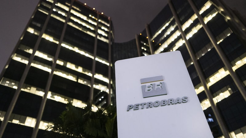 Petrobras tem lucro líquido de R$ 32,7 bi no 1º tri e anuncia dividendos de R$ 9 bi Petrobras tem lucro líquido de R$ 32,7 bi no 1º tri e anuncia dividendos de R$ 9 bi