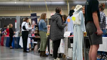 EUA criam vagas acima do esperado em setembro, mas alta do desemprego indica fraqueza EUA criam vagas acima do esperado em setembro, mas alta do desemprego indica fraqueza