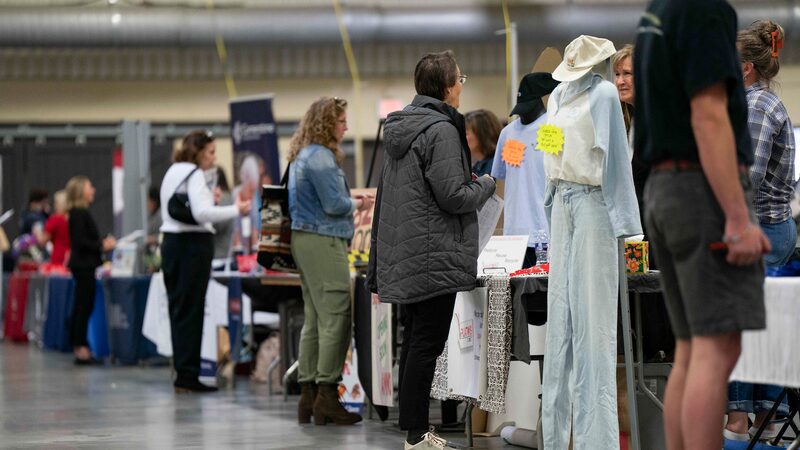 EUA criam vagas acima do esperado em setembro, mas alta do desemprego indica fraqueza EUA criam vagas acima do esperado em setembro, mas alta do desemprego indica fraqueza