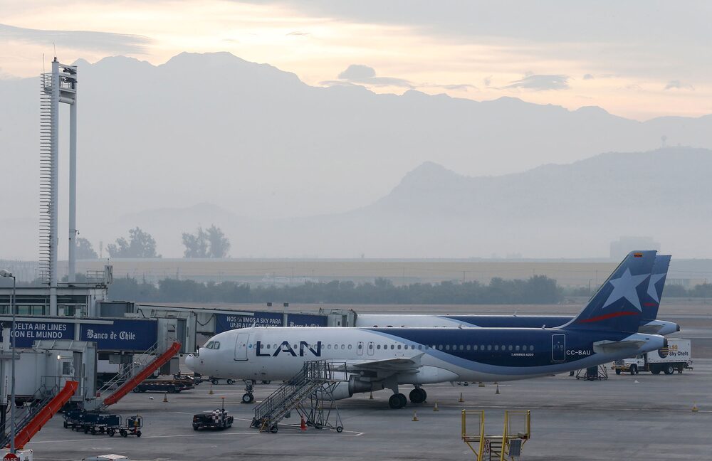 Aviones de Latam Airlines Group en el Aeropuerto Internacional de Santiago, Chile. Aviones de Latam Airlines Group en el Aeropuerto Internacional de Santiago, Chile.
