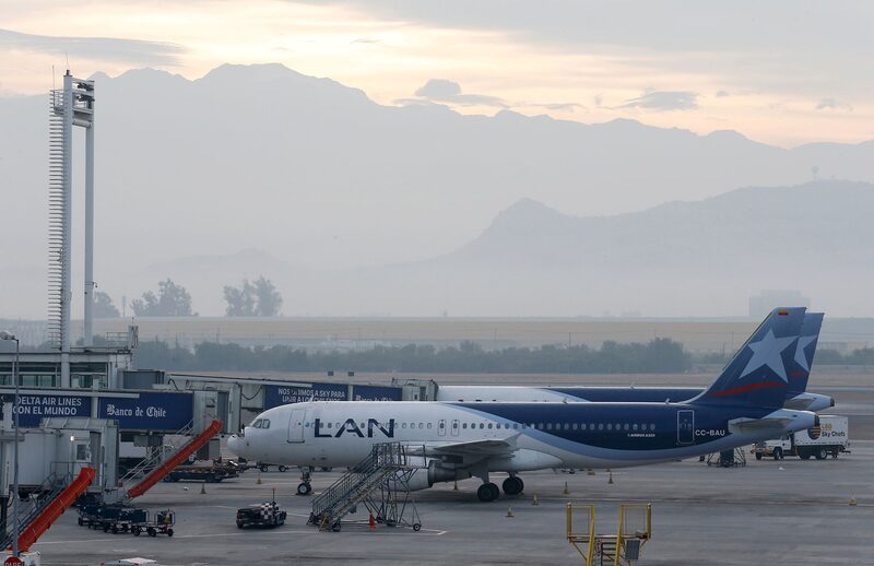 Aviones de Latam Airlines Group en el Aeropuerto Internacional de Santiago, Chile. Aviones de Latam Airlines Group en el Aeropuerto Internacional de Santiago, Chile.