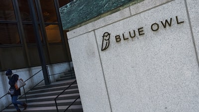 Caen acciones de gestoras de activos luego de que Blue Owl limitara los retiros de su fondo Caen acciones de gestoras de activos luego de que Blue Owl limitara los retiros de su fondo