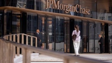 Grandes bancos de EE.UU. elevan dividendos tras superar pruebas de resistencia de la Fed Grandes bancos de EE.UU. elevan dividendos tras superar pruebas de resistencia de la Fed
