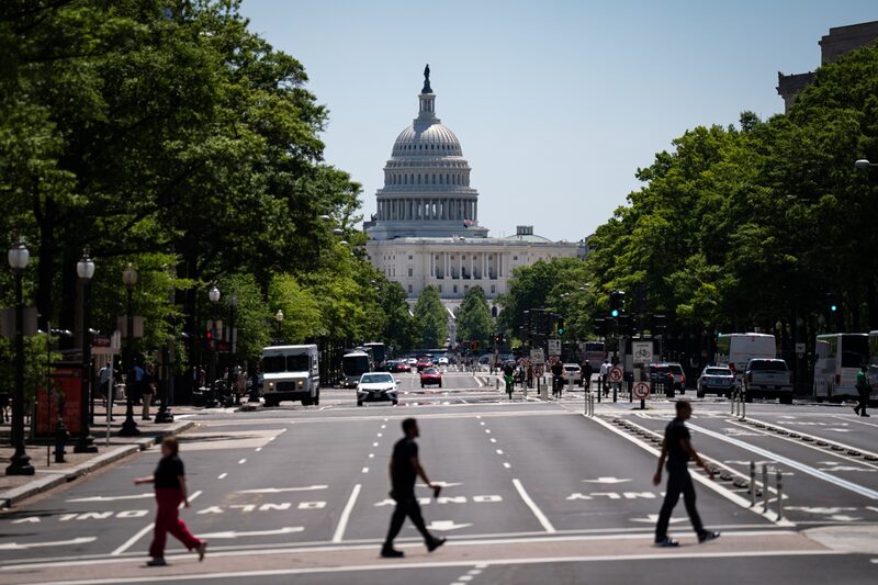 Johnson dijo que el tope más alto es crucial para que la Cámara de Representantes pueda aprobar la versión final del proyecto de ley fiscal cuando lo devuelva el Senado a finales del verano. Johnson dijo que el tope más alto es crucial para que la Cámara de Representantes pueda aprobar la versión final del proyecto de ley fiscal cuando lo devuelva el Senado a finales del verano.