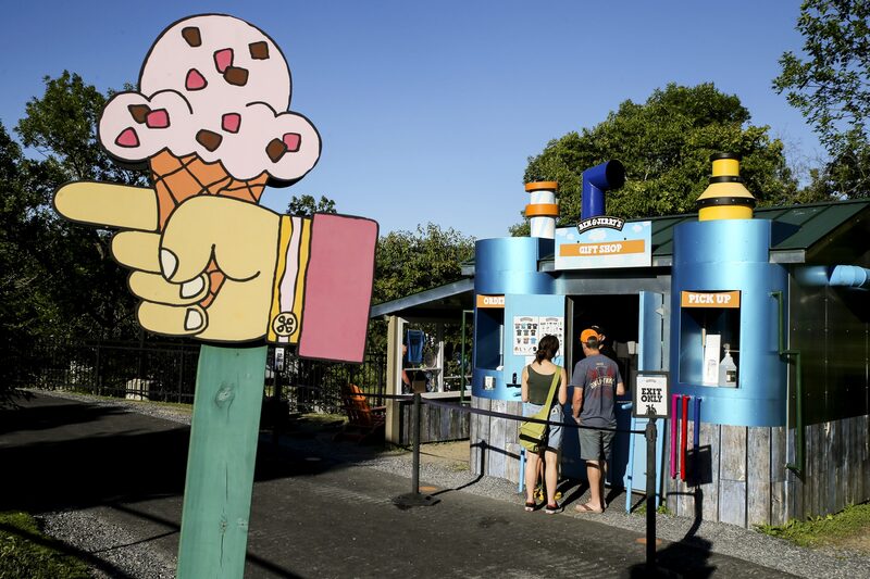 El bloqueo del anuncio del Mes de la Historia Negra se produjo apenas unas semanas después de la toma de posesión de Trump. El bloqueo del anuncio del Mes de la Historia Negra se produjo apenas unas semanas después de la toma de posesión de Trump.