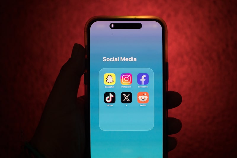 En total, se ha compartido información de más de 3,5 millones de cuentas con el gobierno federal, lo que refleja las solicitudes gubernamentales rutinarias comunicadas en el marco de las divulgaciones de transparencia estándar, según la última investigación de la empresa de privacidad digital Proton. En total, se ha compartido información de más de 3,5 millones de cuentas con el gobierno federal, lo que refleja las solicitudes gubernamentales rutinarias comunicadas en el marco de las divulgaciones de transparencia estándar, según la última investigación de la empresa de privacidad digital Proton.