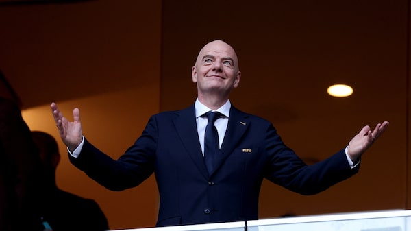 Com receita projetada de US$ 9 bi e polêmicas, Copa reforça poder de Infantino na Fifa Com receita projetada de US$ 9 bi e polêmicas, Copa reforça poder de Infantino na Fifa