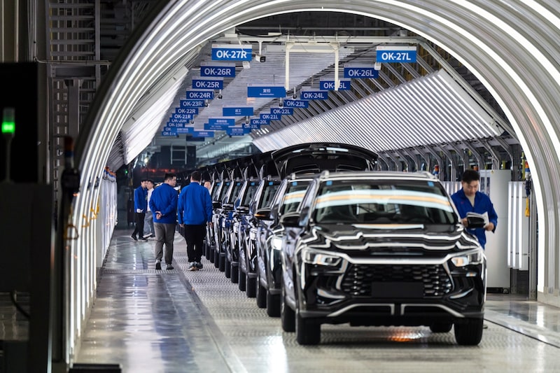 Indústria automotiva chinesa vem ganhando espaço globalmente, com permissões concedidas em países como Canadá e México. (Foto: Bloomberg) Indústria automotiva chinesa vem ganhando espaço globalmente, com permissões concedidas em países como Canadá e México. (Foto: Bloomberg)