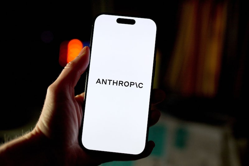 El logotipo de Anthropic en un teléfono inteligente. El logotipo de Anthropic en un teléfono inteligente.