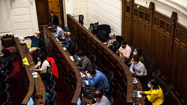 Borrador de Constitución de Chile deja puntos clave en el limbo: Fitch Borrador de Constitución de Chile deja puntos clave en el limbo: Fitch