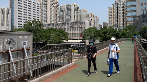 China muda tom, promete apoio à economia e mira crise imobiliária em novo estímulo China muda tom, promete apoio à economia e mira crise imobiliária em novo estímulo