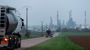 Petróleo cai, mas combustível dispara: CEOs avaliam impacto de ‘tripla ameaça’ ao setor Petróleo cai, mas combustível dispara: CEOs avaliam impacto de ‘tripla ameaça’ ao setor
