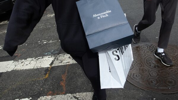 Abercrombie se dispara por el regreso de la moda de los 90 Abercrombie se dispara por el regreso de la moda de los 90