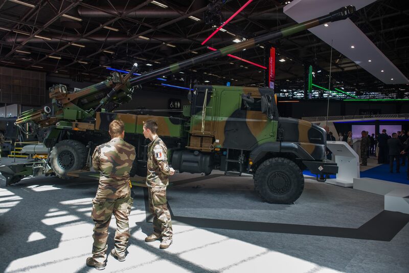 Un obús autopropulsado en la feria de defensa y seguridad Eurosatory celebrada en París en 2022.
Fotógrafo: Nathan Laine/Bloomberg Un obús autopropulsado en la feria de defensa y seguridad Eurosatory celebrada en París en 2022.
Fotógrafo: Nathan Laine/Bloomberg