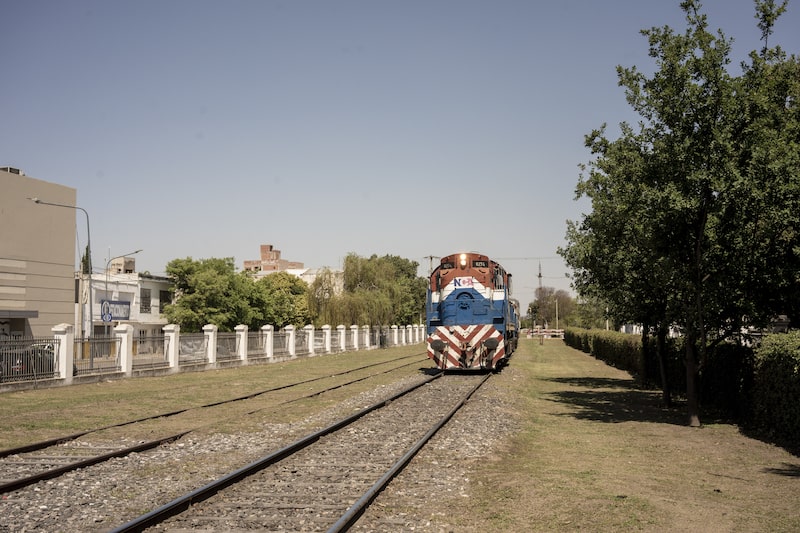 Un tren de mercancías circula por Villa María, en la provincia de Córdoba (Argentina), el martes 7 de noviembre de 2023. Un tren de mercancías circula por Villa María, en la provincia de Córdoba (Argentina), el martes 7 de noviembre de 2023.