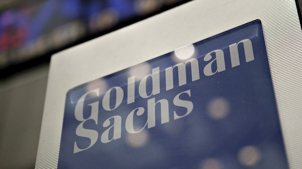 Abogada principal de Goldman Sachs renuncia tras correos que la vinculan con Epstein Abogada principal de Goldman Sachs renuncia tras correos que la vinculan con Epstein