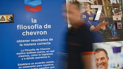 Trump mudou o mercado global de petróleo. Exxon e Chevron querem aproveitar Trump mudou o mercado global de petróleo. Exxon e Chevron querem aproveitar