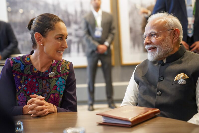 Claudia Sheinbaum, presidenta de México, con el  primer ministro de India, Narendra Modi, durante el G7 Claudia Sheinbaum, presidenta de México, con el  primer ministro de India, Narendra Modi, durante el G7