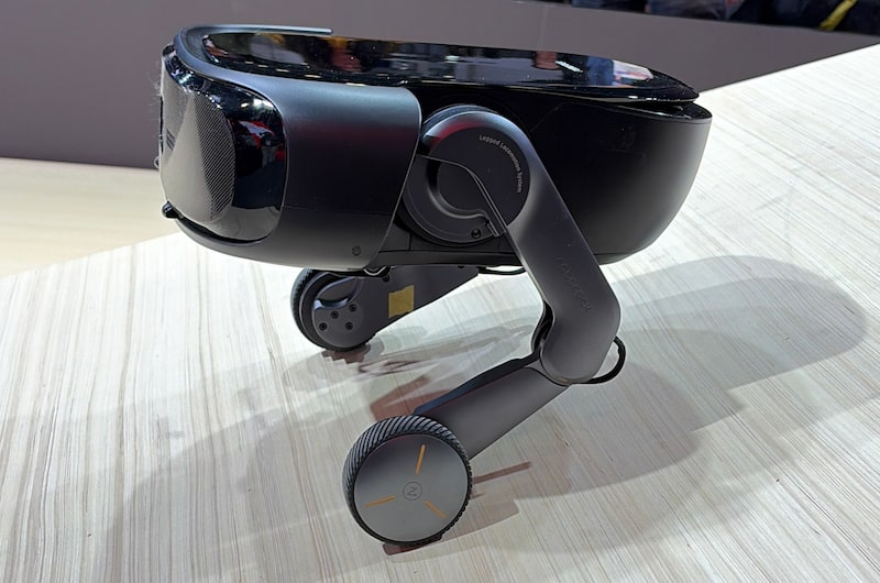 Roborock, una marca china de aspiradoras robóticas, develó un dispositivo conceptual con dos patas que puede subir escaleras en casas. Roborock, una marca china de aspiradoras robóticas, develó un dispositivo conceptual con dos patas que puede subir escaleras en casas.