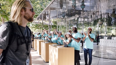 Apple se prepara para el lanzamiento del iPhone con un sorteo para empleados de las tiendas Apple se prepara para el lanzamiento del iPhone con un sorteo para empleados de las tiendas