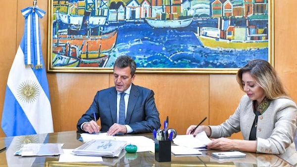 Massa define aumentos en las tarifas de luz con fecha límite impuesta por el FMI Massa define aumentos en las tarifas de luz con fecha límite impuesta por el FMI