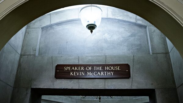 McCarthy comenzará presidencia de la Cámara con una agenda acorralada por disidentes McCarthy comenzará presidencia de la Cámara con una agenda acorralada por disidentes