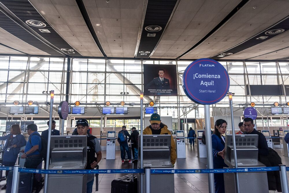 Totens para check-in da Latam Airlines no aeroporto internacional de Santiago (Foto: Cristobal Olivares/Bloomberg) Totens para check-in da Latam Airlines no aeroporto internacional de Santiago (Foto: Cristobal Olivares/Bloomberg)