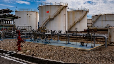 La AIE aprueba liberar 400 millones de barriles para frenar el alza del petróleo La AIE aprueba liberar 400 millones de barriles para frenar el alza del petróleo