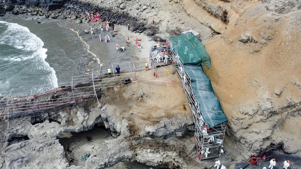 Repsol es demandada colectivamente por US$1.000 millones por desastre en Perú Repsol es demandada colectivamente por US$1.000 millones por desastre en Perú