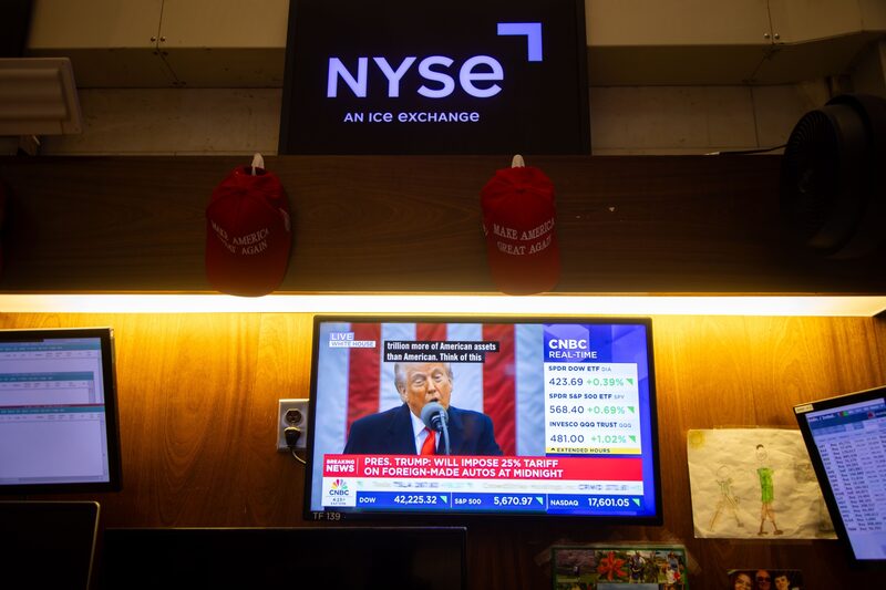 Anúncio de tarifas recíprocas de Trump na tarde de quarta-feira (2) foi acompanhado de perto por investidores em Nova York e mundo afora Anúncio de tarifas recíprocas de Trump na tarde de quarta-feira (2) foi acompanhado de perto por investidores em Nova York e mundo afora