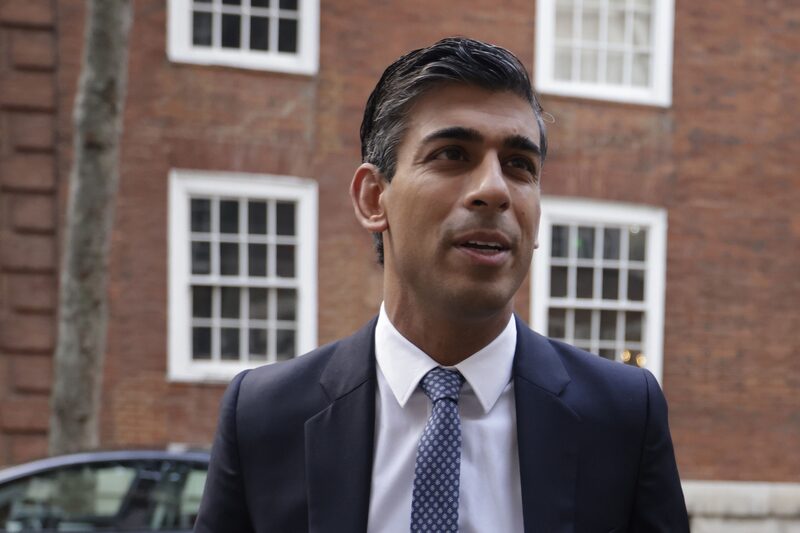 Rishi Sunak, excanciller de Hacienda del Reino Unido, llega a su oficina en Millbank, en Londres, Reino Unido, el lunes 24 de octubre de 2022. Rishi Sunak, excanciller de Hacienda del Reino Unido, llega a su oficina en Millbank, en Londres, Reino Unido, el lunes 24 de octubre de 2022.